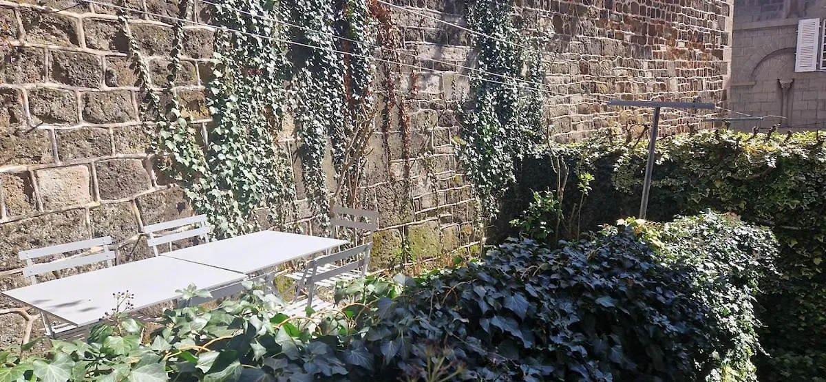 Appartement 120 M² Duplex Coeur Historique Au Calme Le Puy-en-Velay Apartment
